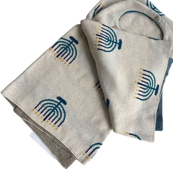 BABY BLANKET & BIB SET HANUKKAH IVORY & BLUE NWT - Picture 4 of 8